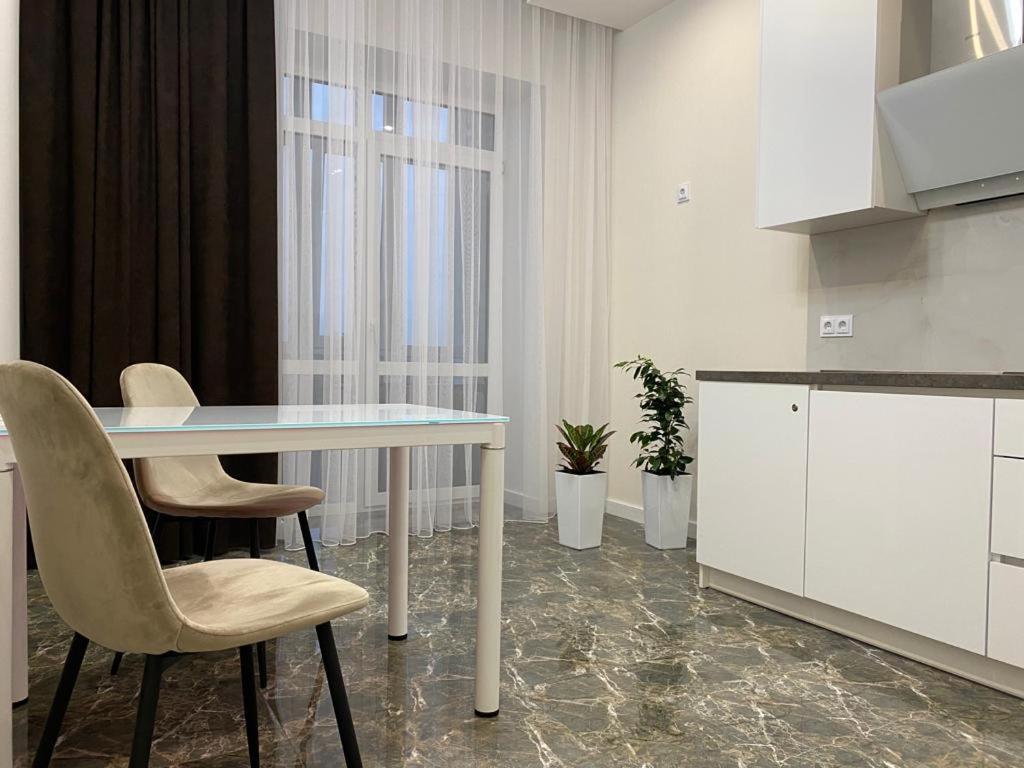 Люкс Апартаменти В Жк Театральному.Центр Міста Rivne Ngoại thất bức ảnh