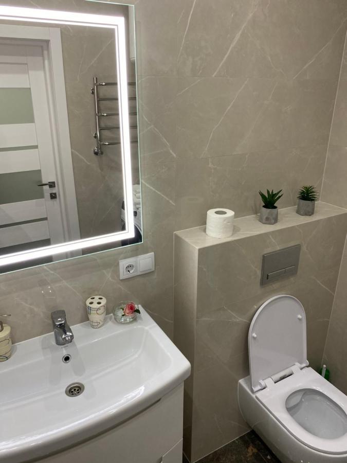 Люкс Апартаменти В Жк Театральному.Центр Міста Rivne Ngoại thất bức ảnh